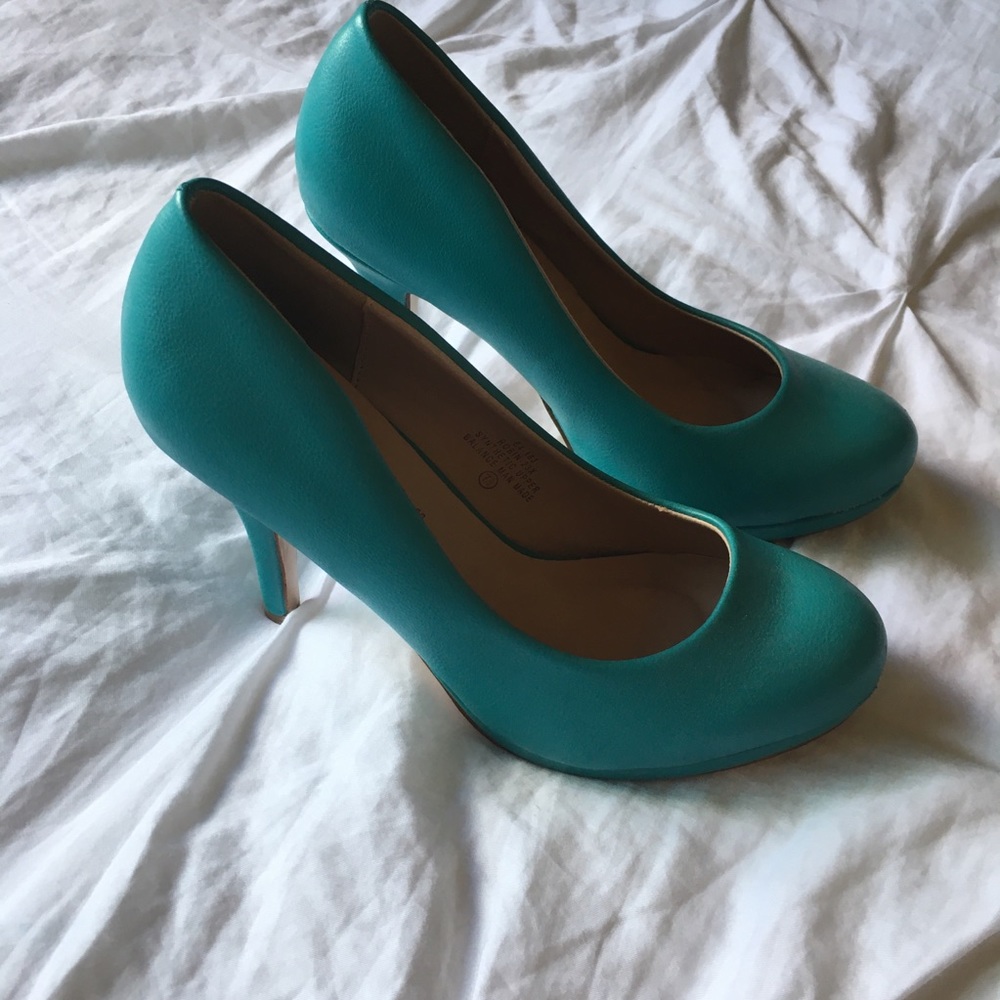 Heels - Picture 2 of 7